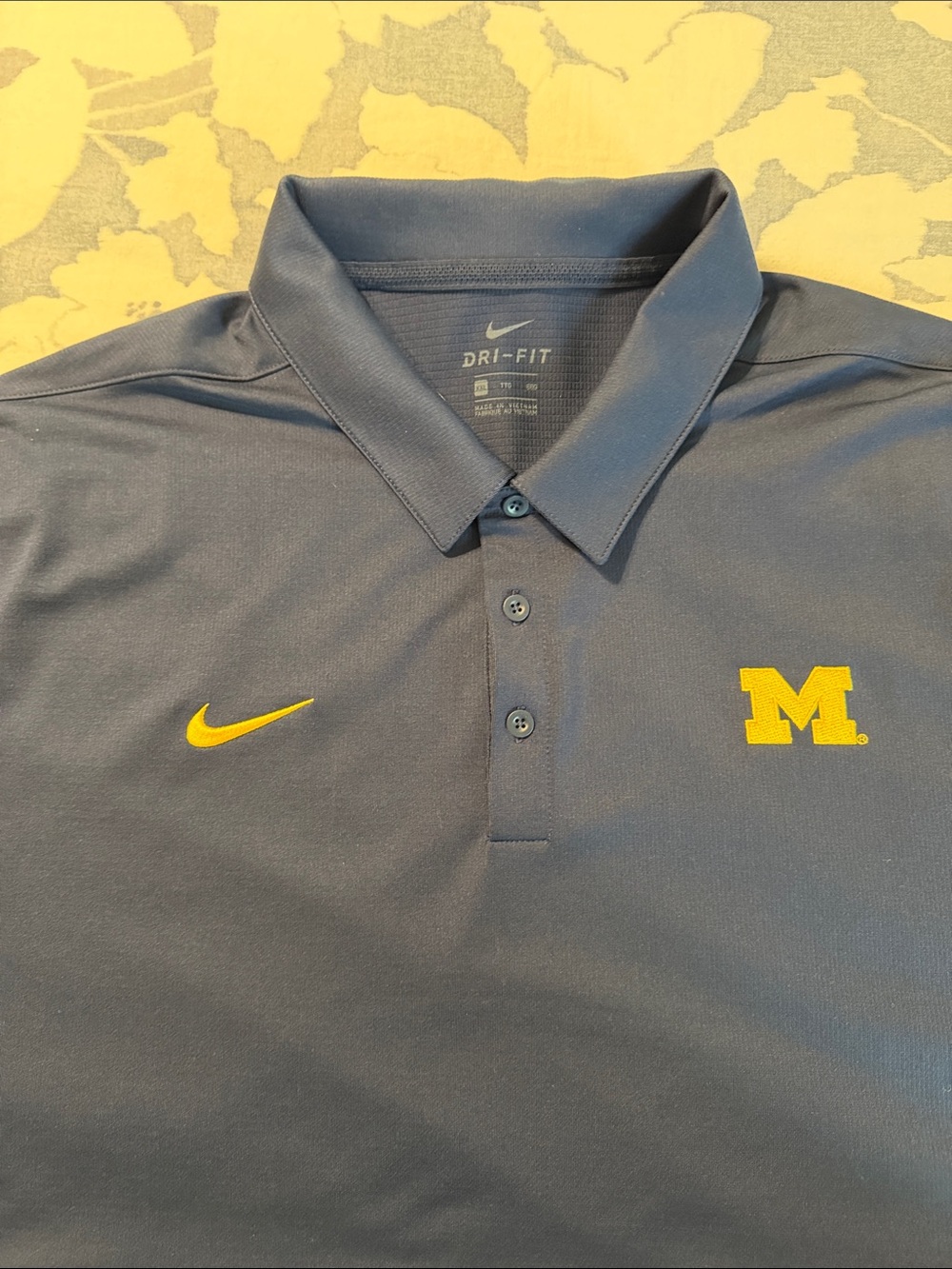U of M Men’s XXL Dri Fit short sleeve polo